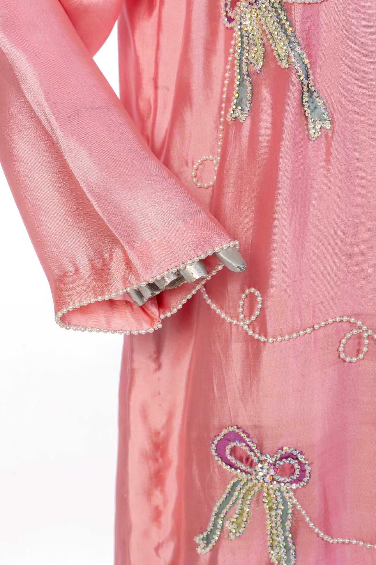 Aleiza – Pink Sheesha Silk embroidered suit with applique handwork, wide culottes & silk dupatta by MariamRaj. Festive wear at Pakistanimoda.