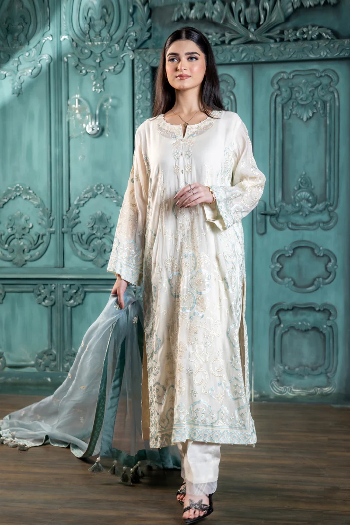 Anabia – Buy Ivory Paper Silk Stitched Outfit for Weddings & Parties