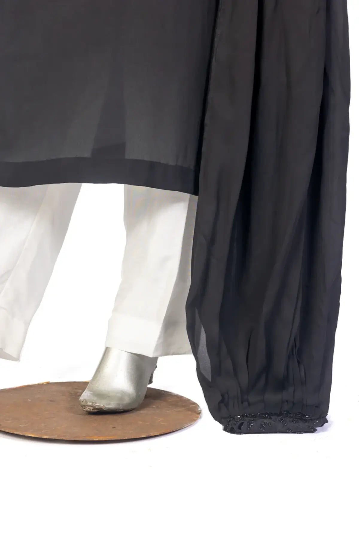 Ayra – Stylish Casual Party Outfit for Dinner and Evening Gatherings