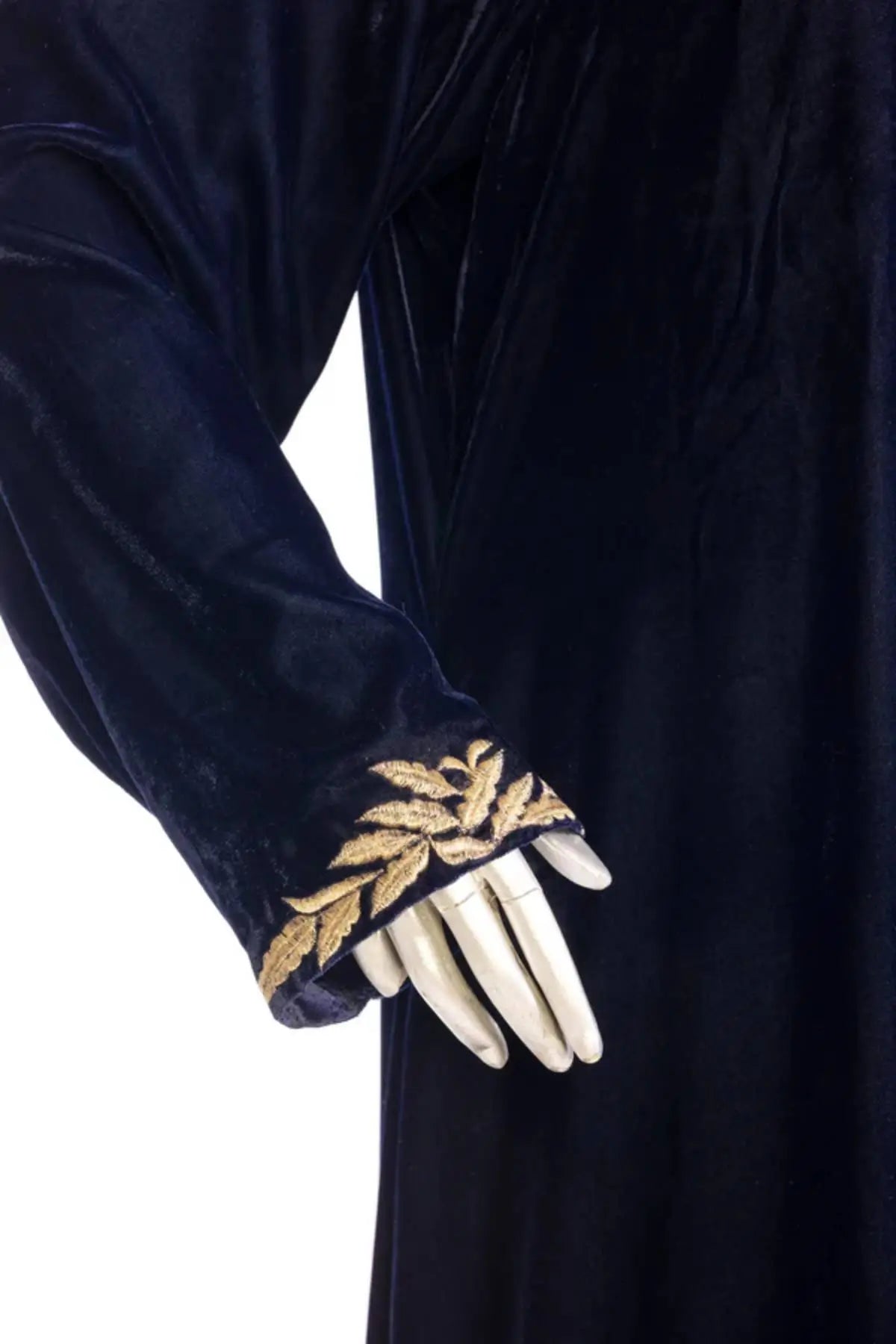 Blue Opulence-Stunning velvet Pakistani formal suit for winter weddings