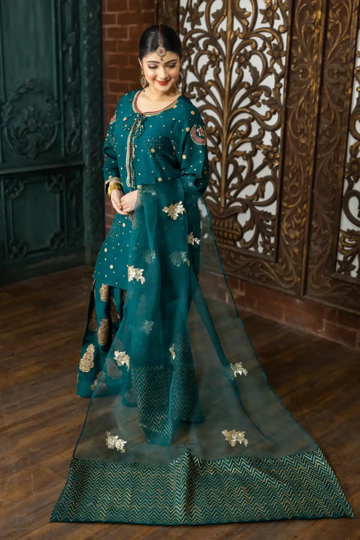Chanda-Embroidered Pakistani Shalwar Suit with Organza Dupatta