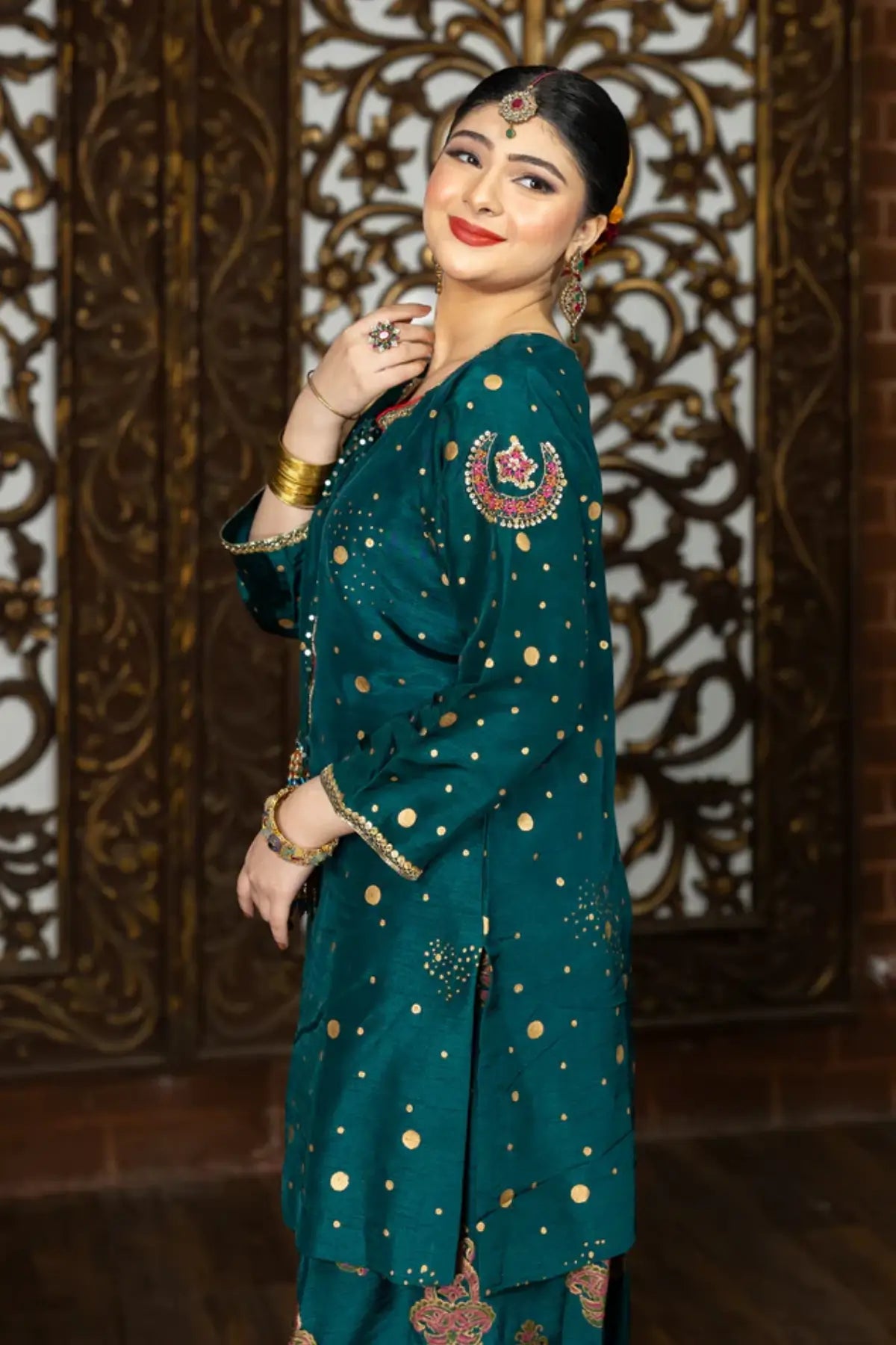 Chanda-Embroidered Pakistani Shalwar Suit with Organza Dupatta