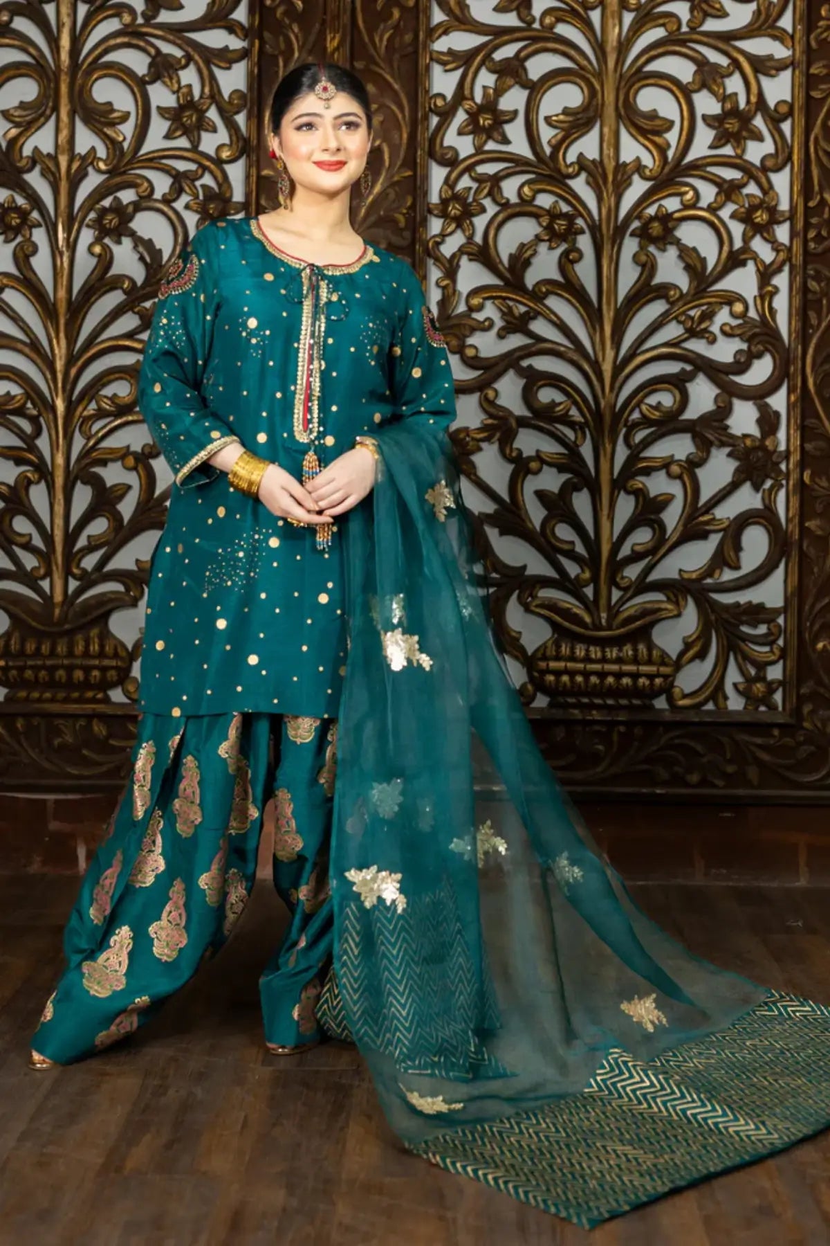 Chanda-Embroidered Pakistani Shalwar Suit with Organza Dupatta