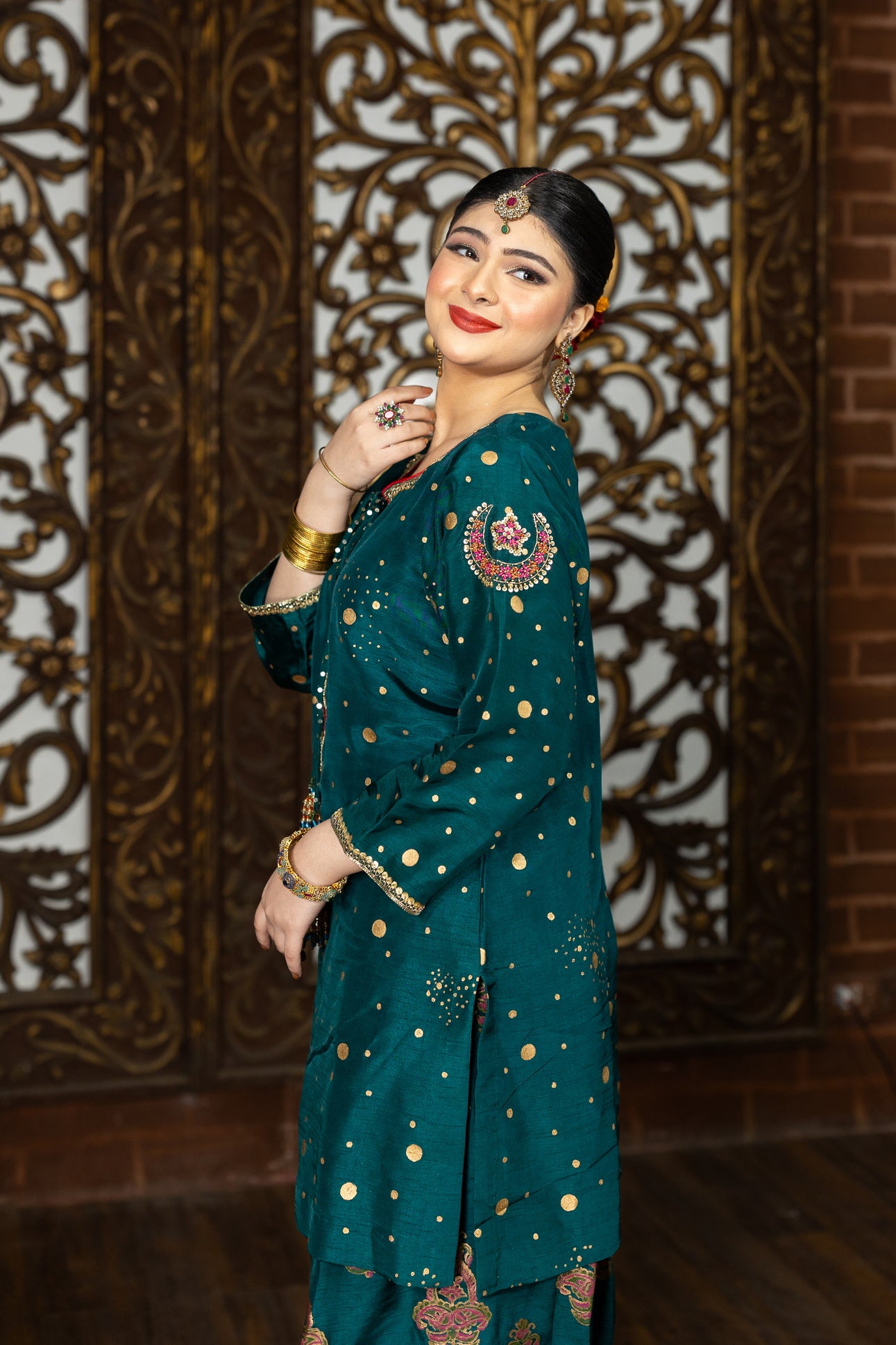 Chanda-Embroidered Pakistani Shalwar Suit with Organza Dupatta