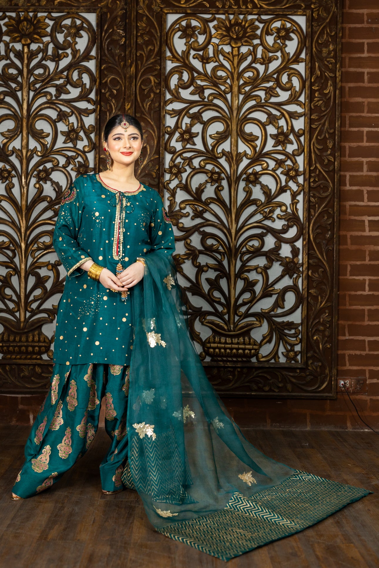 Chanda-Embroidered Pakistani Shalwar Suit with Organza Dupatta