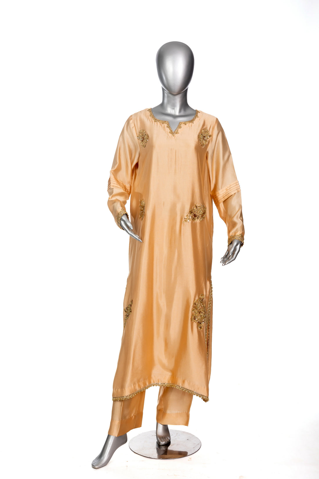 Haniya – Peach Gold Sheesha Silk embroidered suit with hand motifs, straight trouser & silk dupatta by MariamRaj. Festive wear at Pakistanimoda.