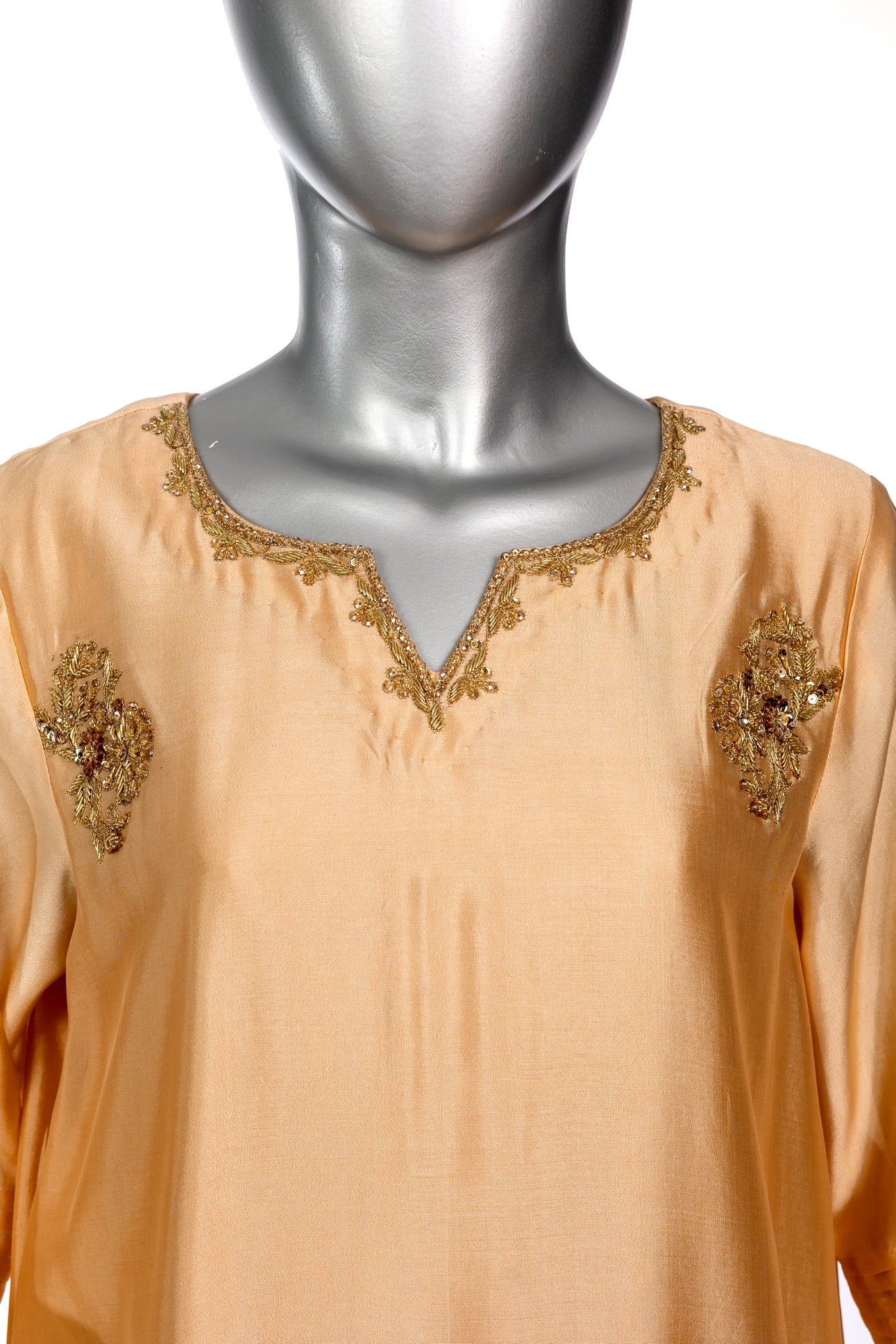 Haniya – Peach Gold Sheesha Silk embroidered suit with hand motifs, straight trouser & silk dupatta by MariamRaj. Festive wear at Pakistanimoda.