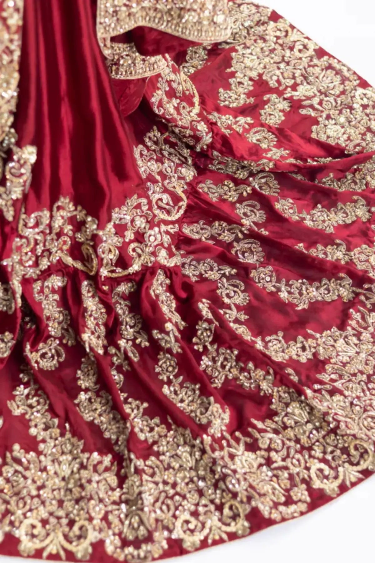 Kavya – Red Farshi Lehnga for Destination Weddings & Pakistani Brides
