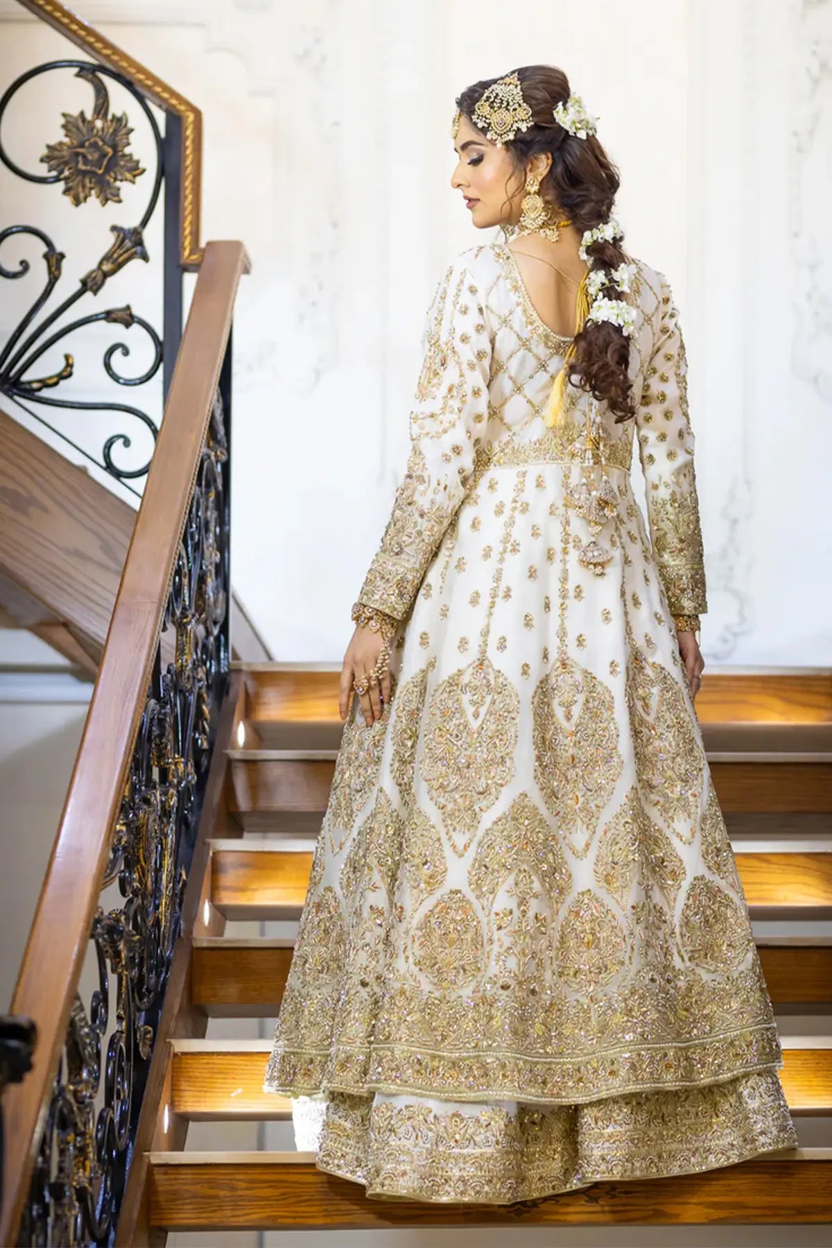 Mah-e-Noor – Traditional White Pakistani Bridal Outfit in Pure Organza (USA, UK, Canada)