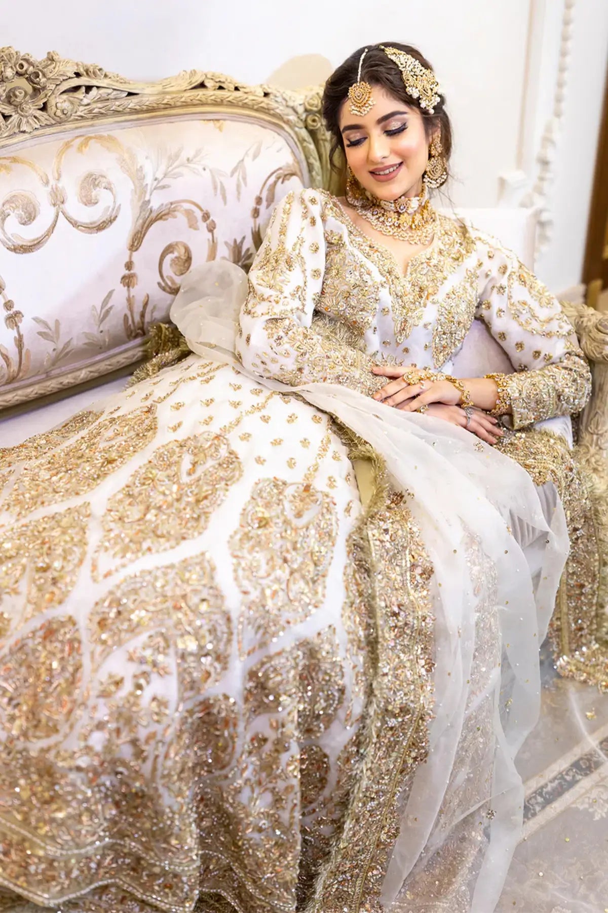 Mah-e-Noor – Traditional White Pakistani Bridal Outfit in Pure Organza (USA, UK, Canada)