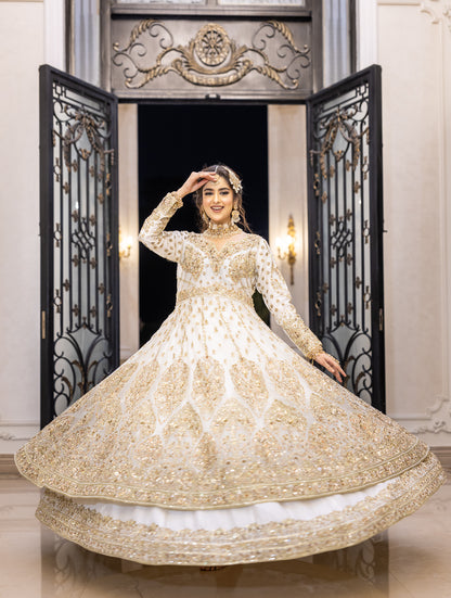 White Pakistani bridal outfit with pure organza shirt and dupatta, paired with silk lehenga – elegant nikkah dress for brides in USA, UK, and Canada.