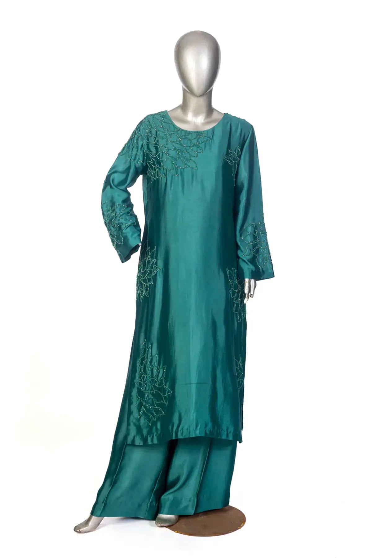 Mehruk – Ready-to-Wear Pakistani Silk Outfit with Luxury Detailing