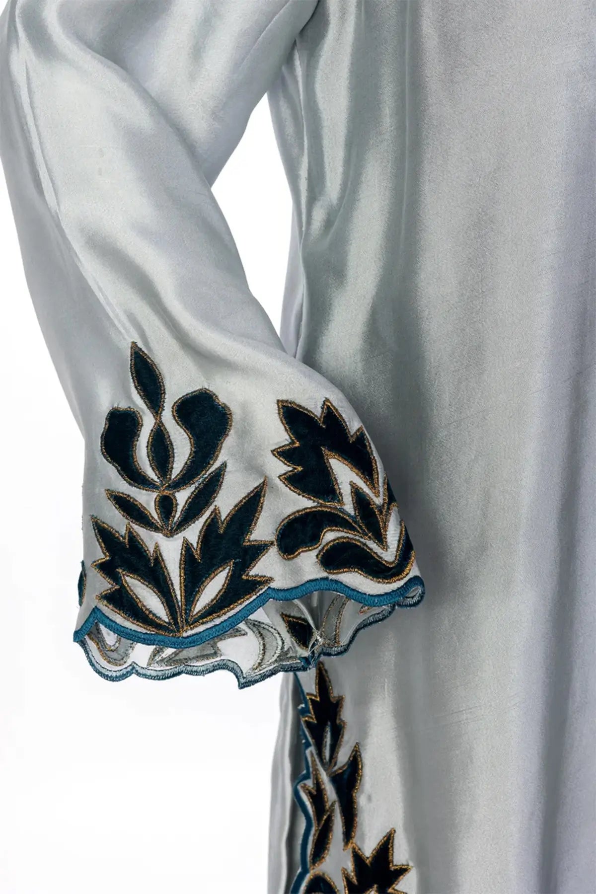 Nawira – Luxury Sheesha Silk Silver Suit with Velvet Work for Parties