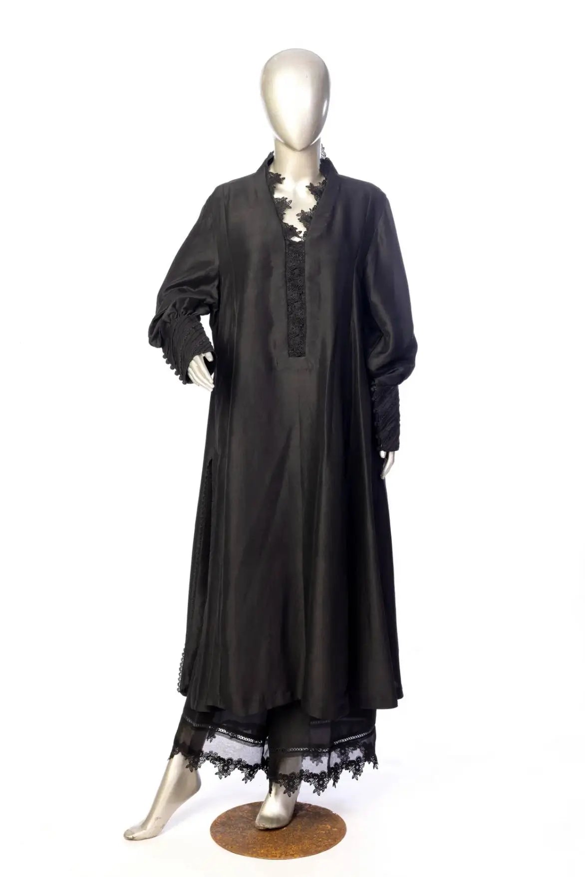 Noir-Luxury Pakistani silk suit with modern cuts