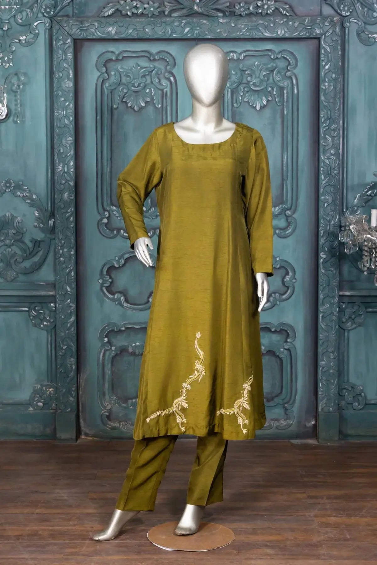 Olive Opulence- Stylish Straight Capri Pant Suit for Women