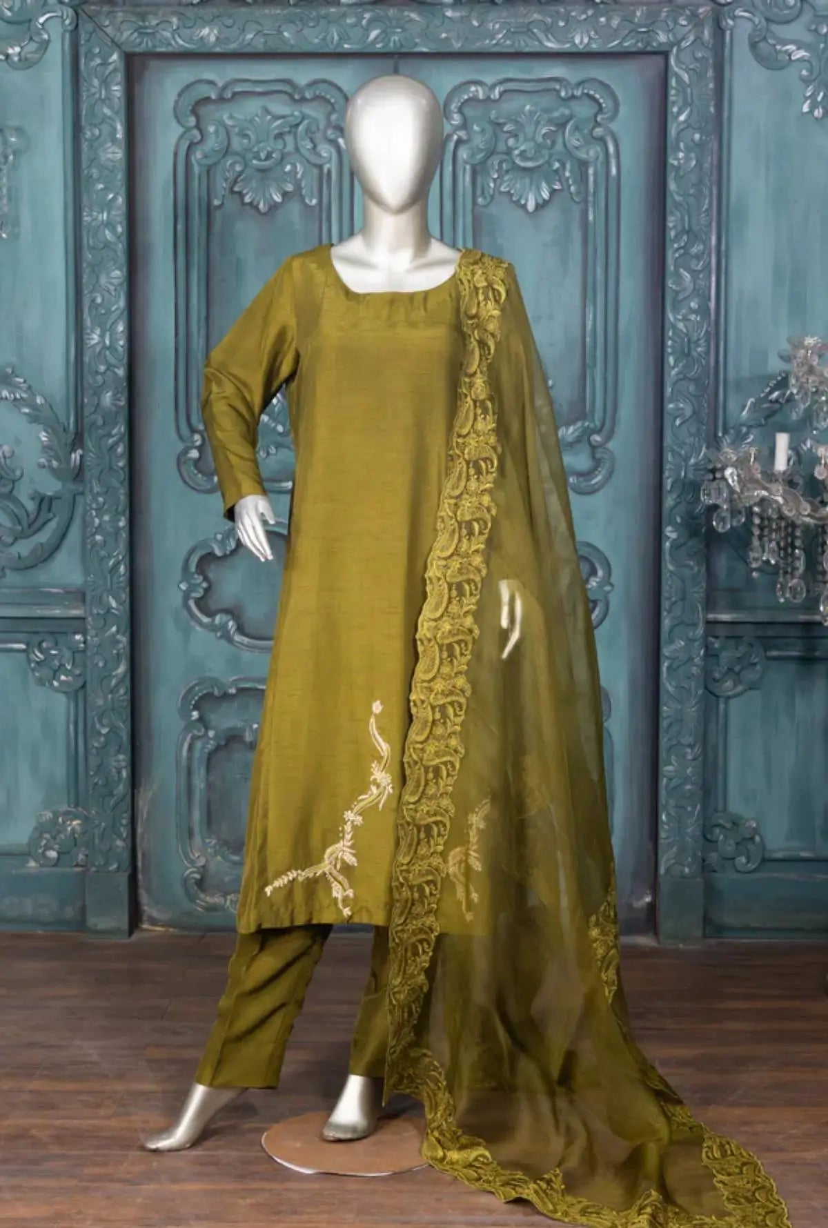 Olive Opulence- Stylish Straight Capri Pant Suit for Women