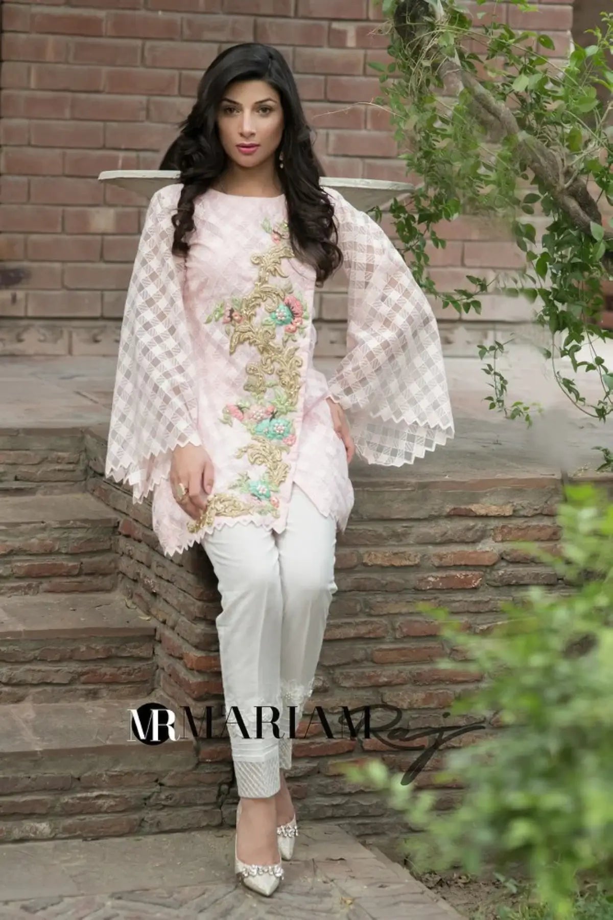 Pink Reverie-High-End Embroidered Organza Wrap with Capri Pants