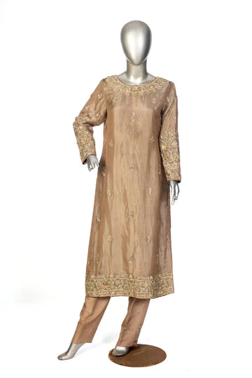 Shehnaz – Pakistani Luxury Wedding Formals in UAE Gold & Maroon